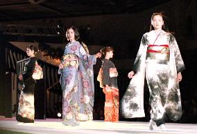 Kimono show with western opera m